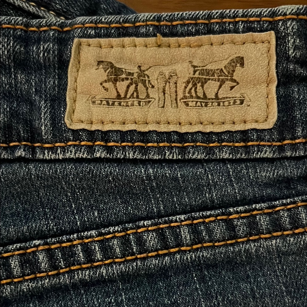 Levi’s Classic Blue Denim Shorts Stitched Hemmed legs - Picture 3 of 9